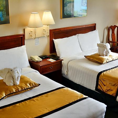 Days Hotel By Wyndham Batangas Dış mekan fotoğraf