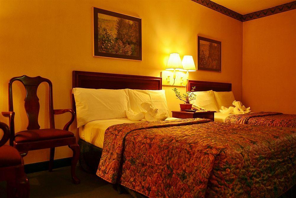 Days Hotel By Wyndham Batangas Dış mekan fotoğraf