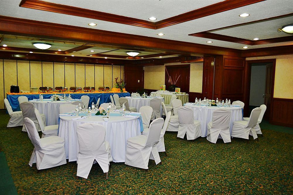 Days Hotel By Wyndham Batangas Dış mekan fotoğraf