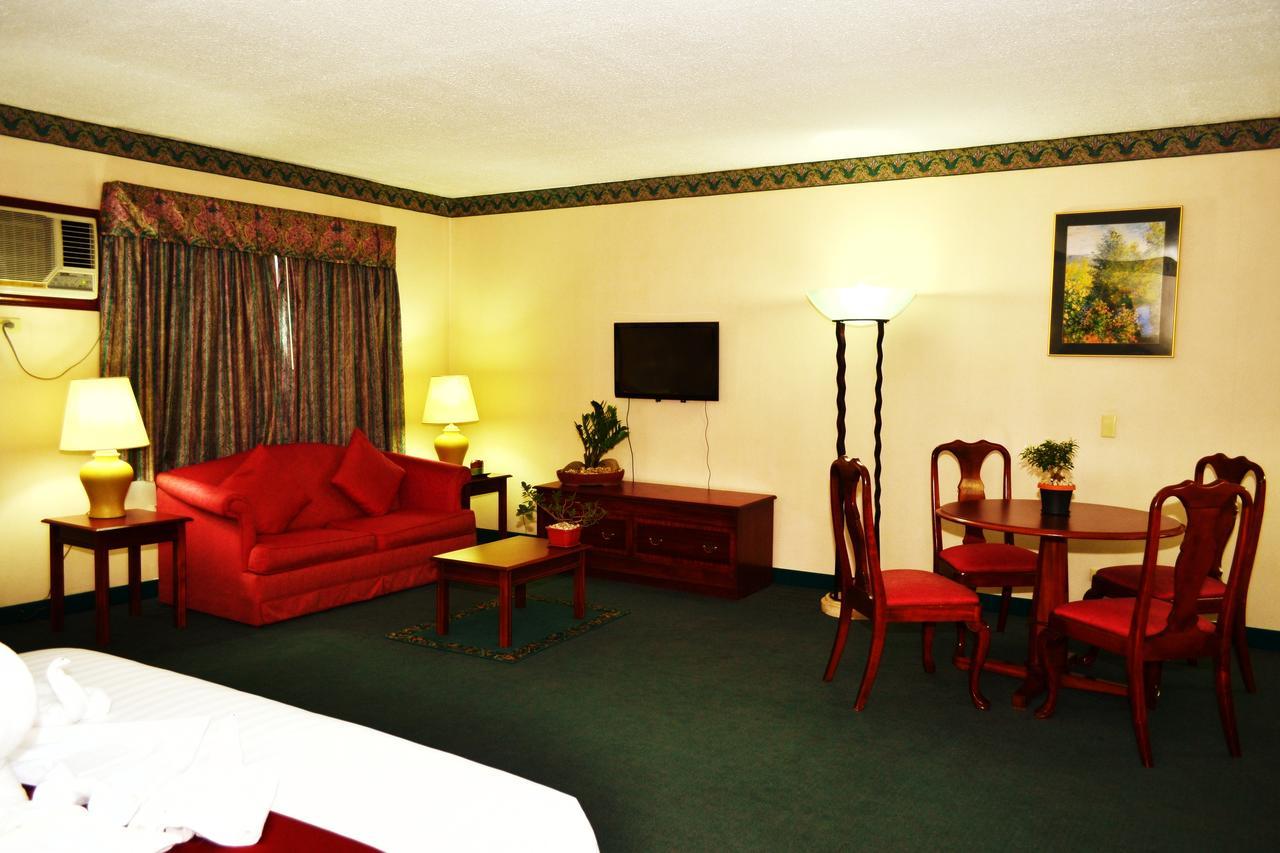 Days Hotel By Wyndham Batangas Dış mekan fotoğraf